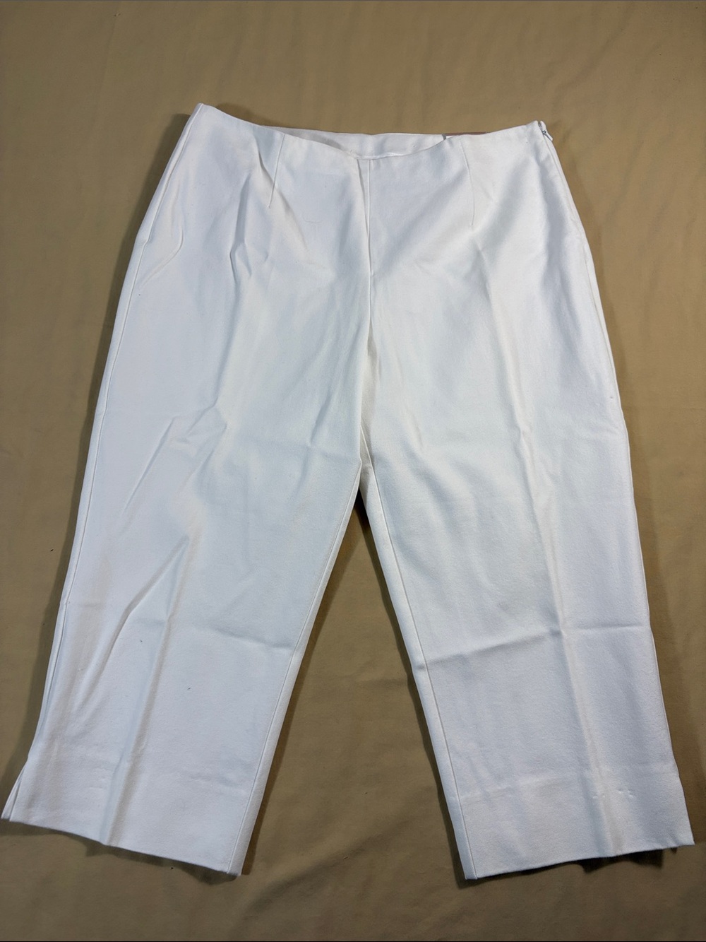 Chicos NWT Getaway Side Zip Crop Capri Pants Optic White So Slimming Size 1.5/10